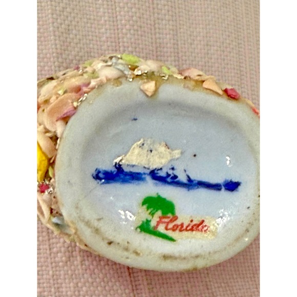 Vintage Porcelain Vase Elaborate Shell Flower Applique Romantic French Country - Picture 10 of 10